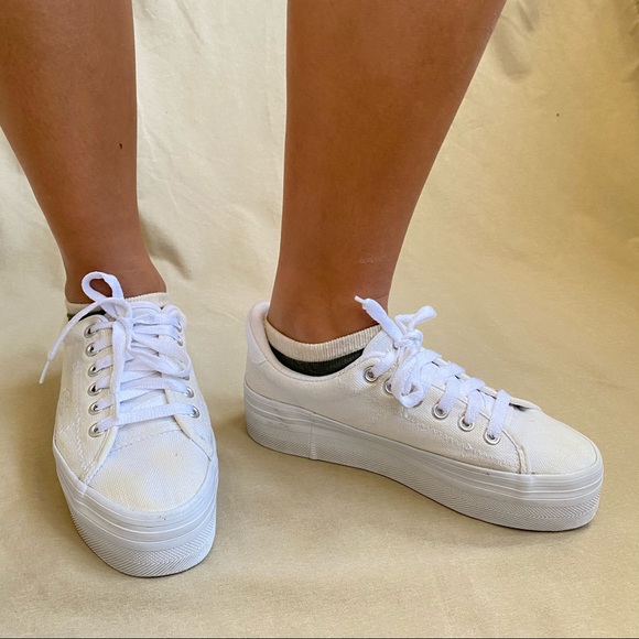 🚫SOLD🚫 y2k White Platform Sneakers 🤍 - Picture 2 of 6